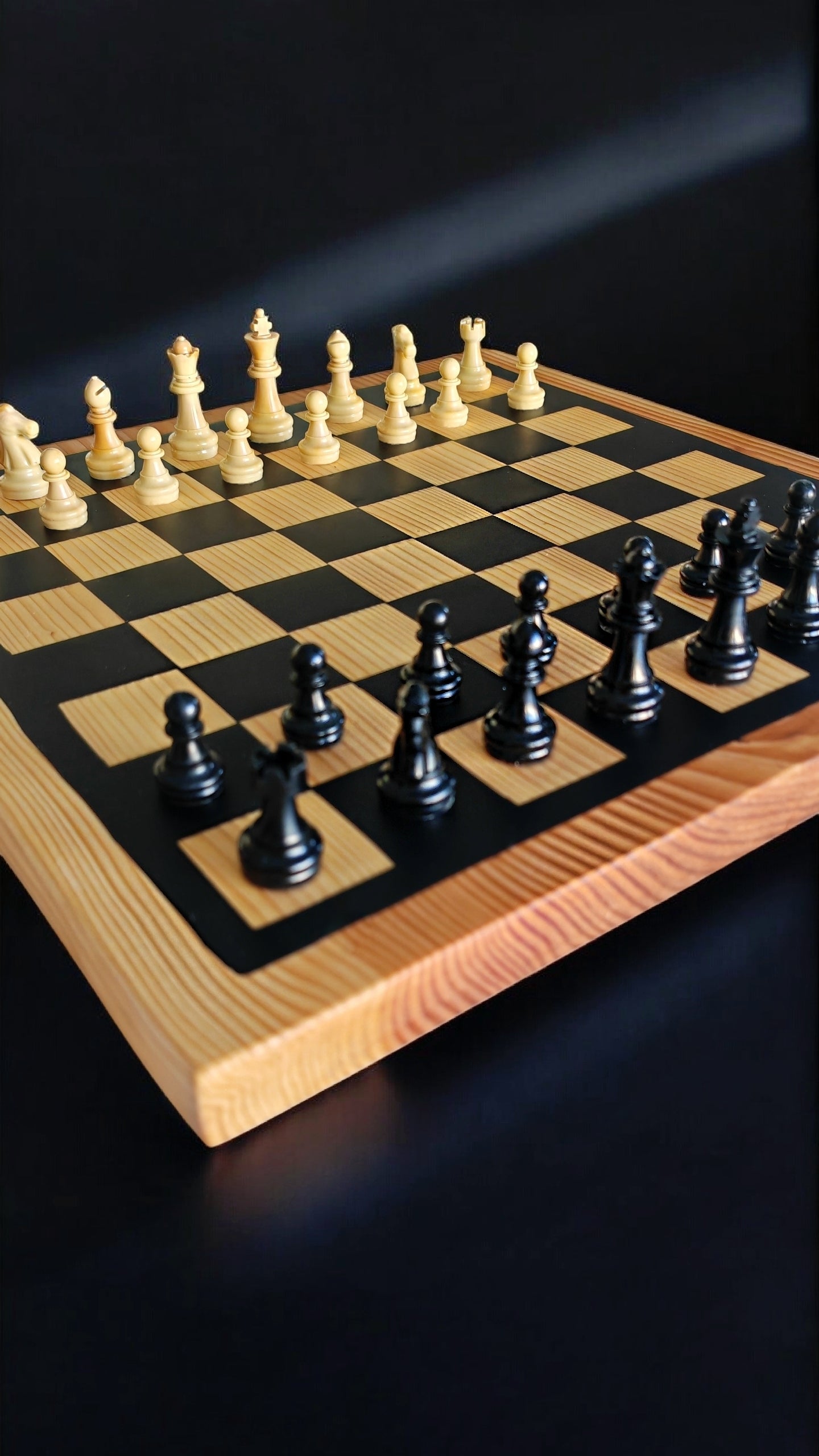 Échiquier bois et noir mat taille sur mesure ( ici 45cm )